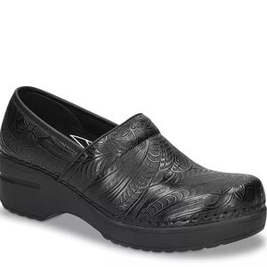 Easy Works by Easy Street Lead Women's Slip-Resistant Work Clogs.